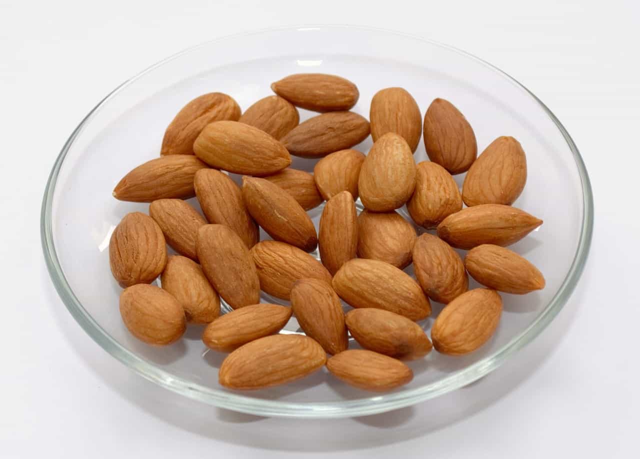 why-should-you-eat-almonds-during-pregnancy-benefits