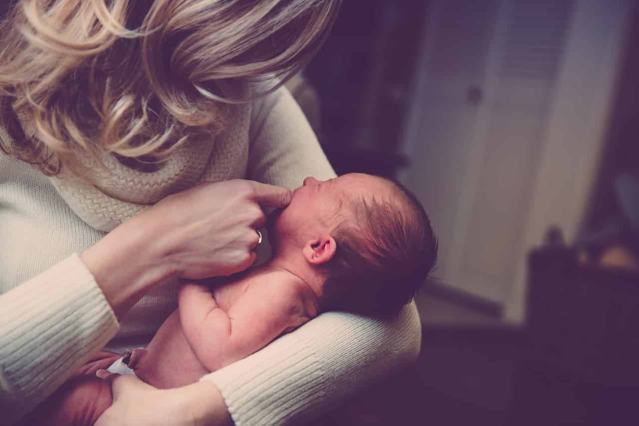 breastfeeding-while-pregnant-what-you-should-be-informed