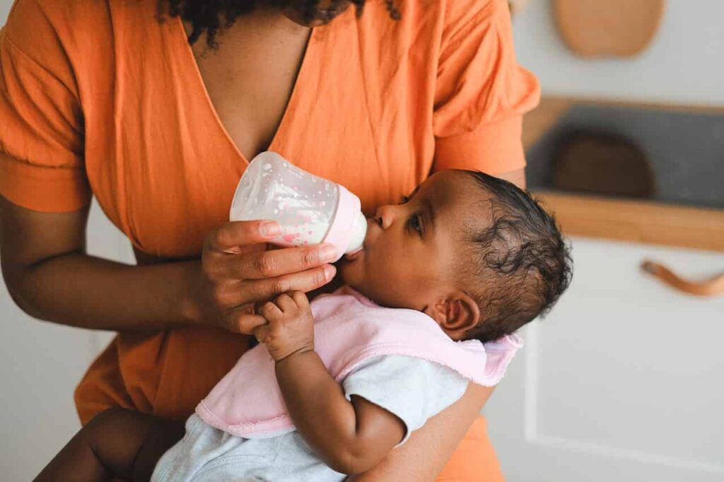 How to Combine Breastfeeding and Formula