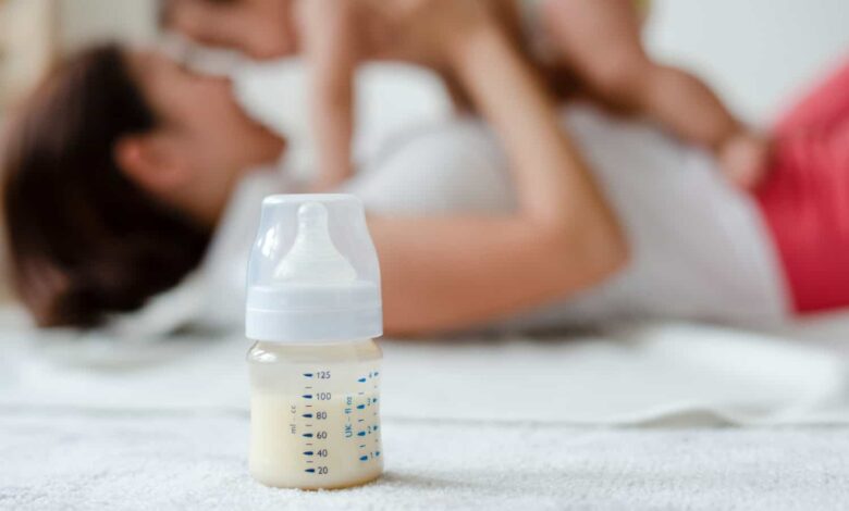 7 Wrong Bottle Feeding Positions You Should Avoid